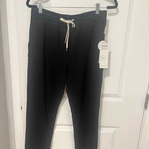 Vuori performance jogger black size medium - Picture 1 of 1